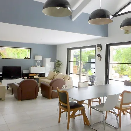 Villa Seignosse: 4-star Serenity With Heated Pool And Wi-fi Seignosse